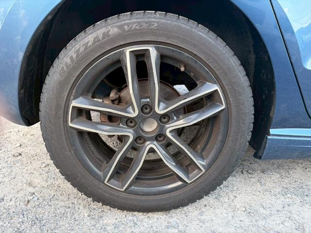 ポロ ブルーＧＴ　ナビ＆ＴＶ　冬タイヤ付き　バックカメラ　クルーズコントロール　ハーフレザーシート　禁煙車　ＥＴＣ　オートエアコン　サイドエアバッグ　ＢＴ接続（26枚目）