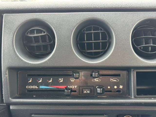 ジムニー ワイルドウインド 4WD MT車 エンジンリビルト済み インタークーラーターボ エアコンパワステ カセット(9枚目)