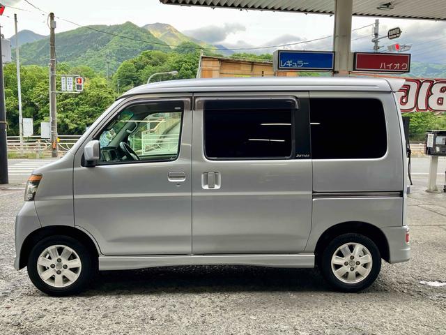 アトレーワゴン カスタムターボＲＳ　ＥＴＣ　バックカメラ　両側スライドドア　ナビ　ＨＩＤ　キーレスエントリー　ベンチシート　ＡＴ　盗難防止システム　ＡＢＳ　アルミホイール　衝突安全ボディ　エアコン　パワーステアリング（5枚目）