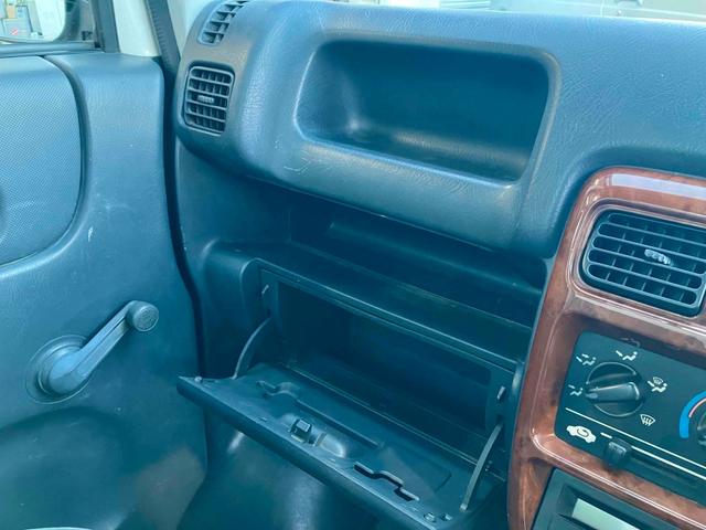 アクティトラック ＳＤＸ　４ＷＤ　軽トラック　ＭＴ　エアコン　パワーステアリング　運転席エアバッグ（27枚目）