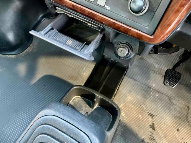 アクティトラック ＳＤＸ　４ＷＤ　軽トラック　ＭＴ　エアコン　パワーステアリング　運転席エアバッグ（28枚目）