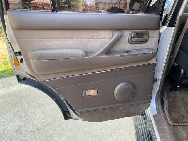 ランドクルーザー８０ ＶＸリミテッド　最終型／１ナンバー登録／ＡＡＲシート／純正シート有／タイミングベルト交換ステッカー／買取直販車／サンルーフ／カロッツェリアナビ／バックカメラ／デジタルインナーミラー／ドラレコ／キーレス／ＥＴＣ／（32枚目）