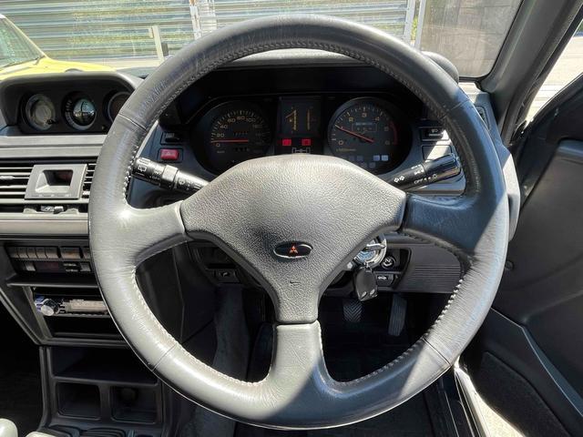 パジェロ ワイド　ＸＲ－ＩＩ　４ＷＤ　ターボ　アルミホイール　５速マニュアル　ＣＤ　エアコン　パワーウィンドウ　パワーステアリング　グリルガード　フォグ（3枚目）