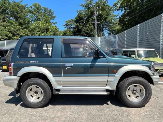 パジェロ ワイド　ＸＲ－ＩＩ　４ＷＤ　ターボ　アルミホイール　５速マニュアル　ＣＤ　エアコン　パワーウィンドウ　パワーステアリング　グリルガード　フォグ（21枚目）