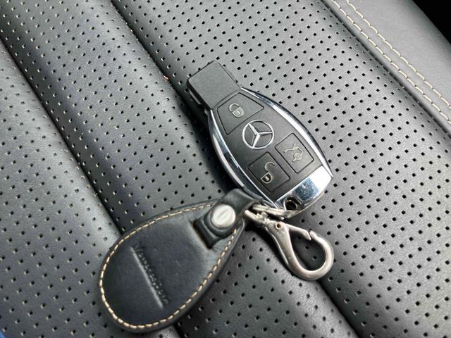 Ｍクラス ＭＬ６３　ＡＭＧ　ＡＭＧパフォーマンスパッケージ５５７ＰＳ　４ＷＤ　ＥＴＣ　バックカメラ　オートクルーズコントロール　パワーシート　サンルーフ　ナビ　ＴＶ　オートライト　ＨＩＤ　スマートキー　シートヒーター（10枚目）