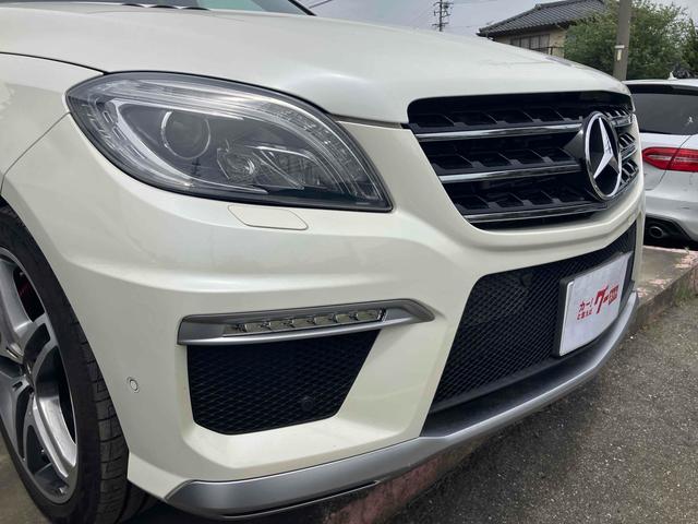 Ｍクラス ＭＬ６３　ＡＭＧ　ＡＭＧパフォーマンスパッケージ５５７ＰＳ　４ＷＤ　ＥＴＣ　バックカメラ　オートクルーズコントロール　パワーシート　サンルーフ　ナビ　ＴＶ　オートライト　ＨＩＤ　スマートキー　シートヒーター（13枚目）