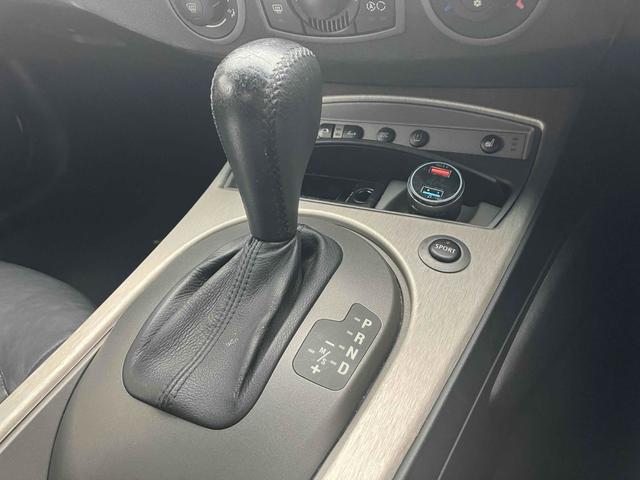 Ｚ４ ２．５ｉ　オープンカー　ＨＩＤ　ＡＴ　キーレスエントリー　シートヒーター　アルミホイール　ＡＢＳ　ＣＤ　エアコン　パワーステアリング　パワーウィンドウ　運転席エアバッグ　助手席エアバッグ　サイドエアバッグ（3枚目）
