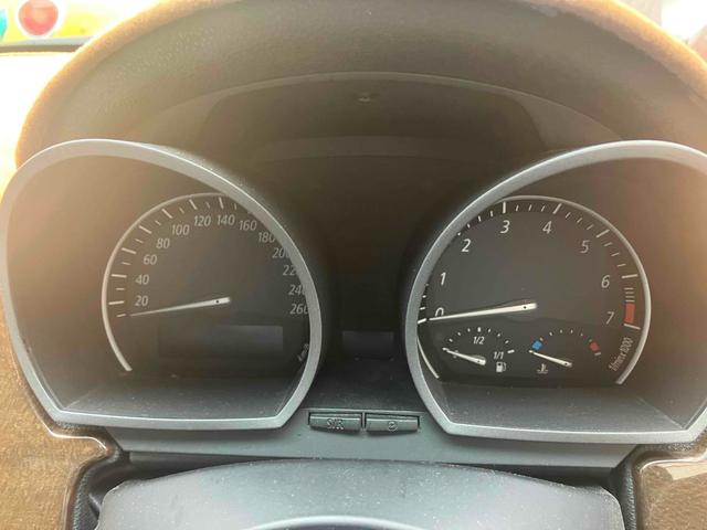 Ｚ４ ２．５ｉ　オープンカー　ＨＩＤ　ＡＴ　キーレスエントリー　シートヒーター　アルミホイール　ＡＢＳ　ＣＤ　エアコン　パワーステアリング　パワーウィンドウ　運転席エアバッグ　助手席エアバッグ　サイドエアバッグ（4枚目）