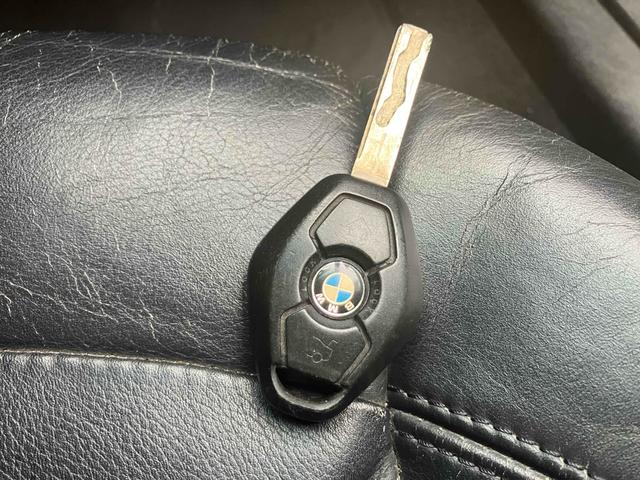 Ｚ４ ２．５ｉ　オープンカー　ＨＩＤ　ＡＴ　キーレスエントリー　シートヒーター　アルミホイール　ＡＢＳ　ＣＤ　エアコン　パワーステアリング　パワーウィンドウ　運転席エアバッグ　助手席エアバッグ　サイドエアバッグ（5枚目）