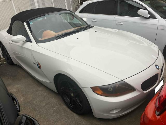 Ｚ４ ２．５ｉ　オープンカー　ＨＩＤ　ＡＴ　キーレスエントリー　シートヒーター　アルミホイール　ＡＢＳ　ＣＤ　エアコン　パワーステアリング　パワーウィンドウ　運転席エアバッグ　助手席エアバッグ　サイドエアバッグ（6枚目）