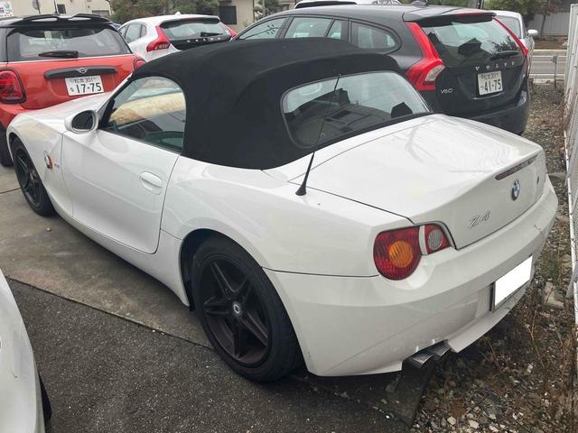 Ｚ４ ２．５ｉ　オープンカー　ＨＩＤ　ＡＴ　キーレスエントリー　シートヒーター　アルミホイール　ＡＢＳ　ＣＤ　エアコン　パワーステアリング　パワーウィンドウ　運転席エアバッグ　助手席エアバッグ　サイドエアバッグ（7枚目）