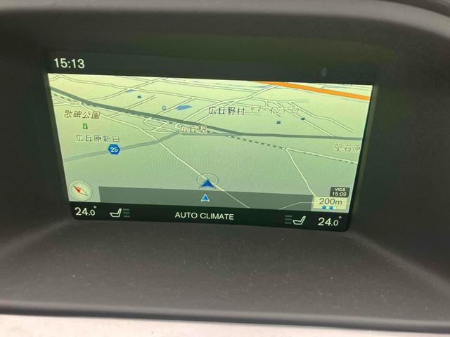 Ｖ６０ 　ＥＴＣ　バックカメラ　ナビ　ＴＶ　オートクルーズコントロール　アルミホイール　オートライト　ＨＩＤ　パワーシート　革シート　ＡＴ　盗難防止システム　ＡＢＳ　ＣＤ　ＵＳＢ　ミュージックプレイヤー接続可（3枚目）