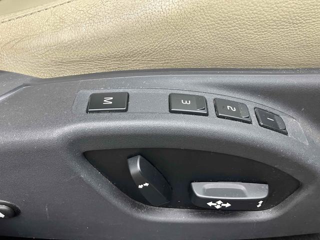 Ｖ６０ 　ＥＴＣ　バックカメラ　ナビ　ＴＶ　オートクルーズコントロール　アルミホイール　オートライト　ＨＩＤ　パワーシート　革シート　ＡＴ　盗難防止システム　ＡＢＳ　ＣＤ　ＵＳＢ　ミュージックプレイヤー接続可（12枚目）