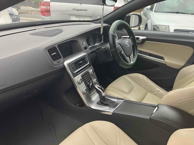 Ｖ６０ 　ＥＴＣ　バックカメラ　ナビ　ＴＶ　オートクルーズコントロール　アルミホイール　オートライト　ＨＩＤ　パワーシート　革シート　ＡＴ　盗難防止システム　ＡＢＳ　ＣＤ　ＵＳＢ　ミュージックプレイヤー接続可（24枚目）