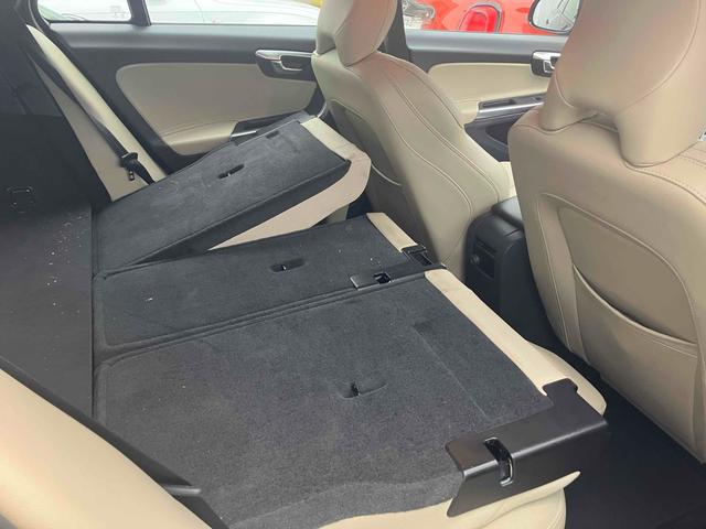 Ｖ６０ 　ＥＴＣ　バックカメラ　ナビ　ＴＶ　オートクルーズコントロール　アルミホイール　オートライト　ＨＩＤ　パワーシート　革シート　ＡＴ　盗難防止システム　ＡＢＳ　ＣＤ　ＵＳＢ　ミュージックプレイヤー接続可（30枚目）