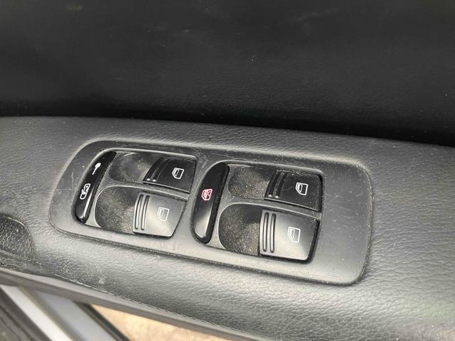 カイエン ベースグレード　４ＷＤ　バックカメラ　パワーシート　電動リアゲート　アルミホイール　キーレスエントリー　ＡＴ　盗難防止システム　ＡＢＳ　エアコン　パワーステアリング　パワーウィンドウ　運転席エアバッグ（6枚目）