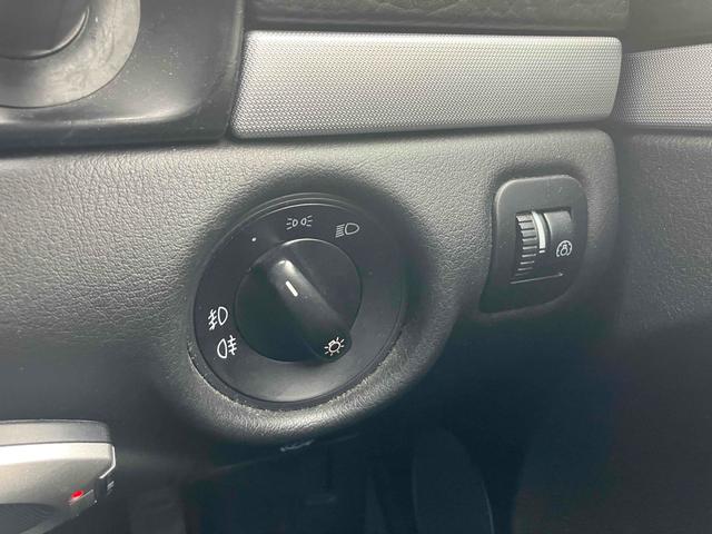 カイエン ベースグレード　４ＷＤ　バックカメラ　パワーシート　電動リアゲート　アルミホイール　キーレスエントリー　ＡＴ　盗難防止システム　ＡＢＳ　エアコン　パワーステアリング　パワーウィンドウ　運転席エアバッグ（7枚目）