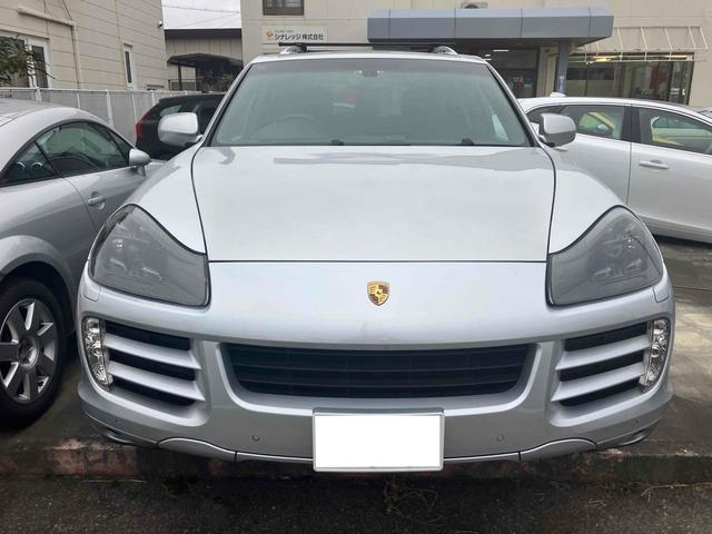 カイエン ベースグレード　４ＷＤ　バックカメラ　パワーシート　電動リアゲート　アルミホイール　キーレスエントリー　ＡＴ　盗難防止システム　ＡＢＳ　エアコン　パワーステアリング　パワーウィンドウ　運転席エアバッグ（13枚目）