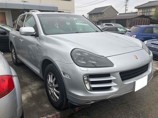 カイエン ベースグレード　４ＷＤ　バックカメラ　パワーシート　電動リアゲート　アルミホイール　キーレスエントリー　ＡＴ　盗難防止システム　ＡＢＳ　エアコン　パワーステアリング　パワーウィンドウ　運転席エアバッグ（14枚目）
