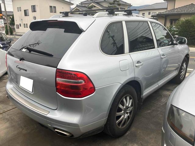 カイエン ベースグレード　４ＷＤ　バックカメラ　パワーシート　電動リアゲート　アルミホイール　キーレスエントリー　ＡＴ　盗難防止システム　ＡＢＳ　エアコン　パワーステアリング　パワーウィンドウ　運転席エアバッグ（15枚目）