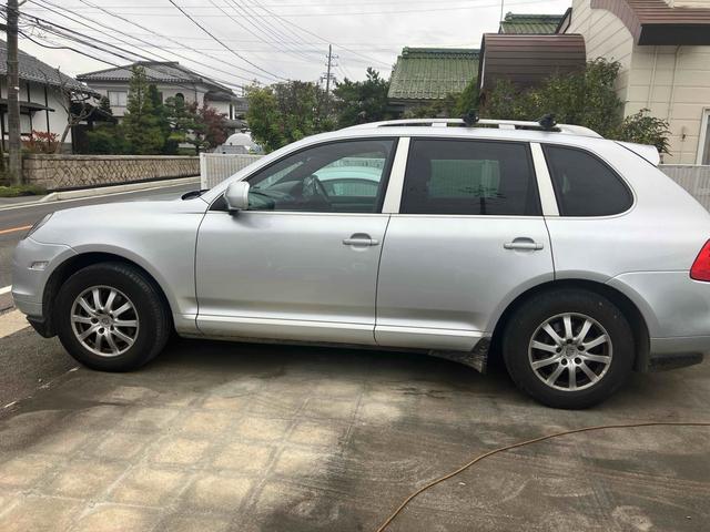 カイエン ベースグレード　４ＷＤ　バックカメラ　パワーシート　電動リアゲート　アルミホイール　キーレスエントリー　ＡＴ　盗難防止システム　ＡＢＳ　エアコン　パワーステアリング　パワーウィンドウ　運転席エアバッグ（16枚目）