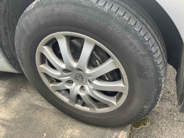 カイエン ベースグレード　４ＷＤ　バックカメラ　パワーシート　電動リアゲート　アルミホイール　キーレスエントリー　ＡＴ　盗難防止システム　ＡＢＳ　エアコン　パワーステアリング　パワーウィンドウ　運転席エアバッグ（20枚目）