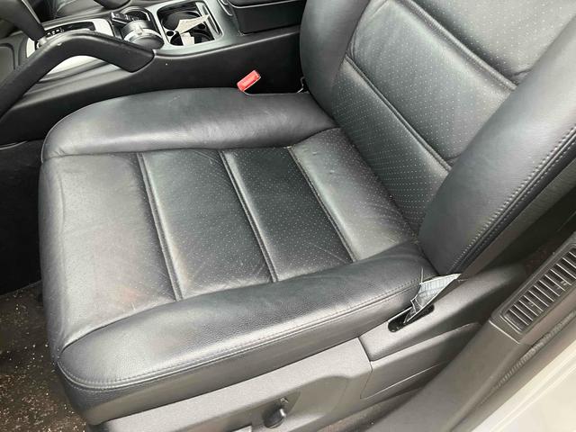 カイエン ベースグレード　４ＷＤ　バックカメラ　パワーシート　電動リアゲート　アルミホイール　キーレスエントリー　ＡＴ　盗難防止システム　ＡＢＳ　エアコン　パワーステアリング　パワーウィンドウ　運転席エアバッグ（23枚目）