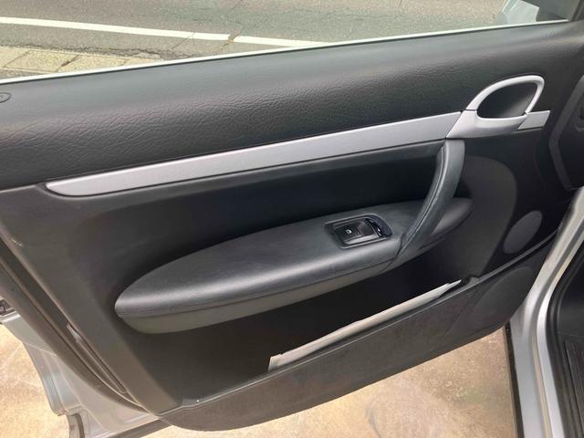 カイエン ベースグレード　４ＷＤ　バックカメラ　パワーシート　電動リアゲート　アルミホイール　キーレスエントリー　ＡＴ　盗難防止システム　ＡＢＳ　エアコン　パワーステアリング　パワーウィンドウ　運転席エアバッグ（26枚目）