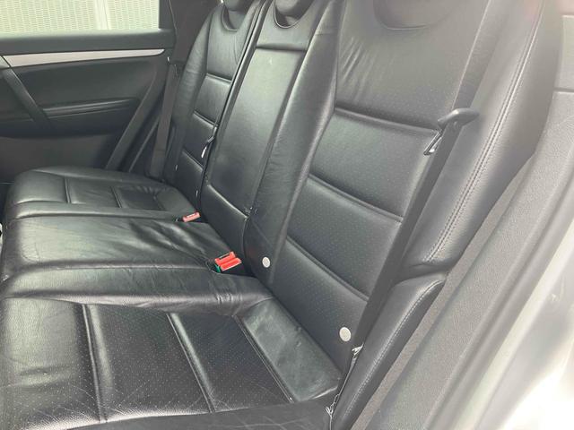 カイエン ベースグレード　４ＷＤ　バックカメラ　パワーシート　電動リアゲート　アルミホイール　キーレスエントリー　ＡＴ　盗難防止システム　ＡＢＳ　エアコン　パワーステアリング　パワーウィンドウ　運転席エアバッグ（28枚目）