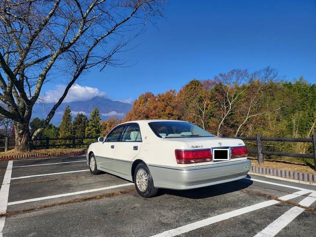 クラウン ロイヤルサルーンＧ　純正ナビ・バックカメラ・ＥＴＣ・クルーズコントロール（3枚目）