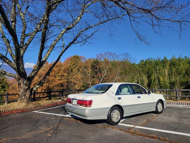 クラウン ロイヤルサルーンＧ　純正ナビ・バックカメラ・ＥＴＣ・クルーズコントロール（5枚目）