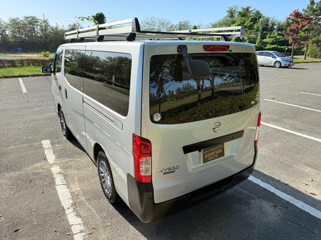 ＮＶ３５０キャラバンバン ロングＤＸターボ　切替４ＷＤ　ディーゼルターボ　５ドア　６人乗り　オートマ　ルーフキャリア　アルミホイール　キーレスエントリー　電動格納ミラー衝突被害軽減ブレーキ　横滑り防止　リアヒーター・クーラー　車検Ｒ８年２月（17枚目）