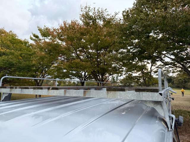 ハイエースバン ロングスーパーＧＬ　４ＷＤ　ディーゼルターボ　５ドア　５人乗り　ＡＴ　ルーフキャリア　キーレス　電格ミラー　ＥＴＣ　ＴＶ　ナビ　バックカメラ　パワーヒート　寒冷地仕様　Ｗエアコン　オートエアコン　ＡＣ１００Ｖ電源　フォグ（27枚目）