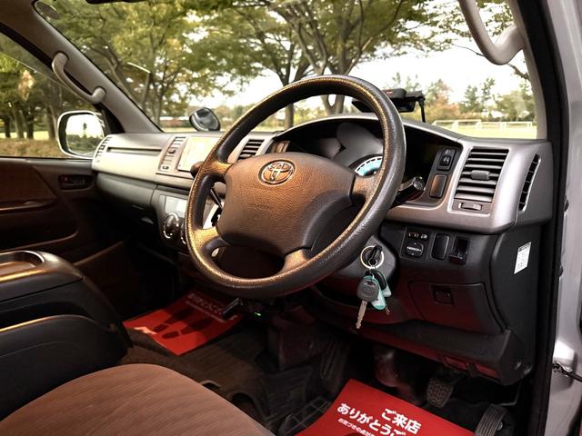 ハイエースバン ロングスーパーＧＬ　４ＷＤ　ディーゼルターボ　５ドア　５人乗り　ＡＴ　ルーフキャリア　キーレス　電格ミラー　ＥＴＣ　ＴＶ　ナビ　バックカメラ　パワーヒート　寒冷地仕様　Ｗエアコン　オートエアコン　ＡＣ１００Ｖ電源　フォグ（46枚目）