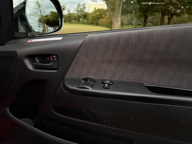 ハイエースバン ロングスーパーＧＬ　４ＷＤ　ディーゼルターボ　５ドア　５人乗り　ＡＴ　ルーフキャリア　キーレス　電格ミラー　ＥＴＣ　ＴＶ　ナビ　バックカメラ　パワーヒート　寒冷地仕様　Ｗエアコン　オートエアコン　ＡＣ１００Ｖ電源　フォグ（61枚目）