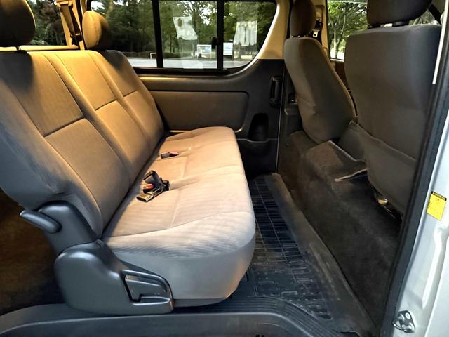 ハイエースバン ロングスーパーＧＬ　４ＷＤ　ディーゼルターボ　５ドア　５人乗り　ＡＴ　ルーフキャリア　キーレス　電格ミラー　ＥＴＣ　ＴＶ　ナビ　バックカメラ　パワーヒート　寒冷地仕様　Ｗエアコン　オートエアコン　ＡＣ１００Ｖ電源　フォグ（68枚目）