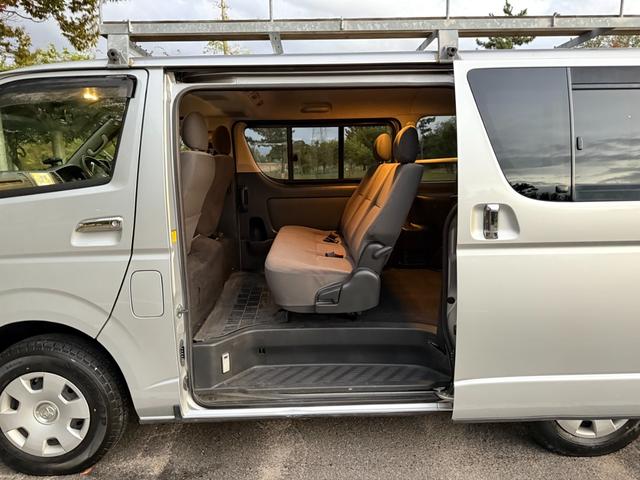 ハイエースバン ロングスーパーＧＬ　４ＷＤ　ディーゼルターボ　５ドア　５人乗り　ＡＴ　ルーフキャリア　キーレス　電格ミラー　ＥＴＣ　ＴＶ　ナビ　バックカメラ　パワーヒート　寒冷地仕様　Ｗエアコン　オートエアコン　ＡＣ１００Ｖ電源　フォグ（69枚目）