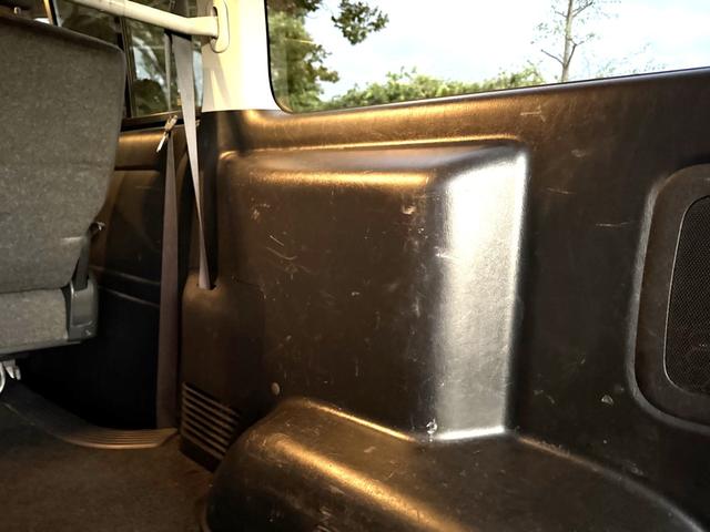 ハイエースバン ロングスーパーＧＬ　４ＷＤ　ディーゼルターボ　５ドア　５人乗り　ＡＴ　ルーフキャリア　キーレス　電格ミラー　ＥＴＣ　ＴＶ　ナビ　バックカメラ　パワーヒート　寒冷地仕様　Ｗエアコン　オートエアコン　ＡＣ１００Ｖ電源　フォグ（76枚目）