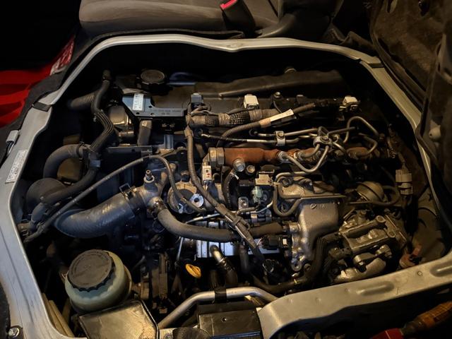 ハイエースバン ロングスーパーＧＬ　４ＷＤ　ディーゼルターボ　５ドア　５人乗り　ＡＴ　ルーフキャリア　キーレス　電格ミラー　ＥＴＣ　ＴＶ　ナビ　バックカメラ　パワーヒート　寒冷地仕様　Ｗエアコン　オートエアコン　ＡＣ１００Ｖ電源　フォグ（80枚目）