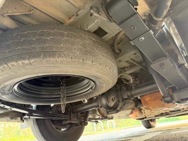 ＮＶ３５０キャラバンバン ロングＤＸターボ　切替４ＷＤ　ディーゼルターボ　オートマ　９人乗り　３列シート　スライドドア　キーレス　電動格納ミラー　ＥＴＣ　ヘッドライトレベライザー　Ｗエアコン　プライバシーガラス　ピュアドライブ　車検Ｒ８年１月（41枚目）