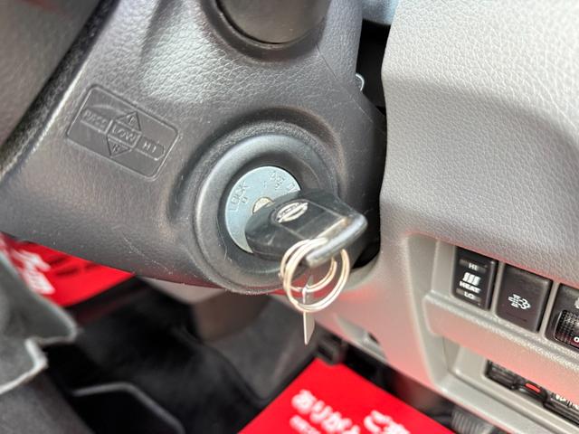 ＮＶ３５０キャラバンバン ロングＤＸターボ　切替４ＷＤ　ディーゼルターボ　オートマ　９人乗り　３列シート　スライドドア　キーレス　電動格納ミラー　ＥＴＣ　ヘッドライトレベライザー　Ｗエアコン　プライバシーガラス　ピュアドライブ　車検Ｒ８年１月（55枚目）