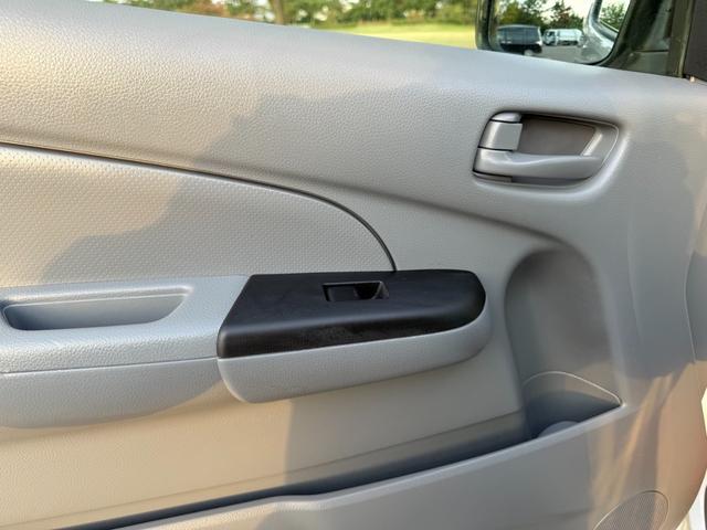 ＮＶ３５０キャラバンバン ロングＤＸターボ　切替４ＷＤ　ディーゼルターボ　オートマ　９人乗り　３列シート　スライドドア　キーレス　電動格納ミラー　ＥＴＣ　ヘッドライトレベライザー　Ｗエアコン　プライバシーガラス　ピュアドライブ　車検Ｒ８年１月（63枚目）