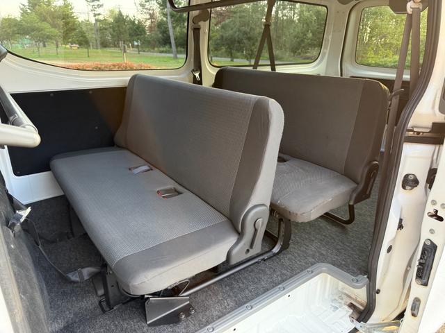 ＮＶ３５０キャラバンバン ロングＤＸターボ　切替４ＷＤ　ディーゼルターボ　オートマ　９人乗り　３列シート　スライドドア　キーレス　電動格納ミラー　ＥＴＣ　ヘッドライトレベライザー　Ｗエアコン　プライバシーガラス　ピュアドライブ　車検Ｒ８年１月（68枚目）