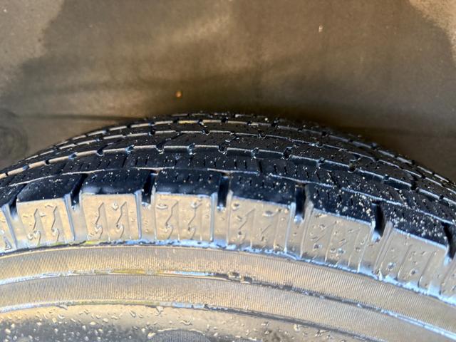 ＮＶ３５０キャラバンバン ロングＤＸターボ　切替４ＷＤ　ディーゼルターボ　ＡＴ　５ドア　６人乗り　フォグランプ　キーレスエントリー　電動格納ミラー　ＥＴＣ　ヘッドライトレベライザー　地デジＴＶ　バックカメラ　ナビ　ピュアドライブ　ＰＳ　ＰＷ（34枚目）