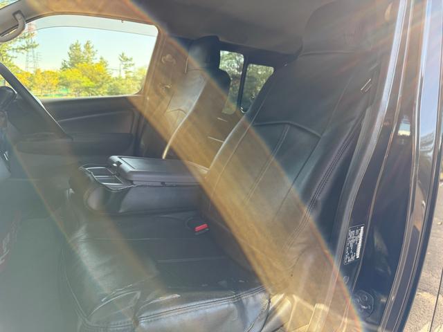 ＮＶ３５０キャラバンバン ロングＤＸターボ　切替４ＷＤ　ディーゼルターボ　ＡＴ　５ドア　６人乗り　フォグランプ　キーレスエントリー　電動格納ミラー　ＥＴＣ　ヘッドライトレベライザー　地デジＴＶ　バックカメラ　ナビ　ピュアドライブ　ＰＳ　ＰＷ（43枚目）