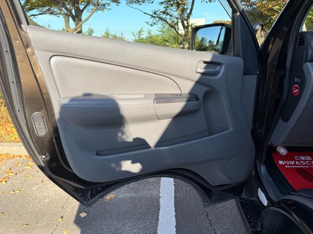 ＮＶ３５０キャラバンバン ロングＤＸターボ　切替４ＷＤ　ディーゼルターボ　ＡＴ　５ドア　６人乗り　フォグランプ　キーレスエントリー　電動格納ミラー　ＥＴＣ　ヘッドライトレベライザー　地デジＴＶ　バックカメラ　ナビ　ピュアドライブ　ＰＳ　ＰＷ（60枚目）