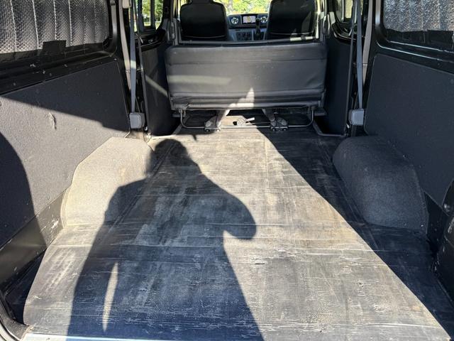 ＮＶ３５０キャラバンバン ロングＤＸターボ　切替４ＷＤ　ディーゼルターボ　ＡＴ　５ドア　６人乗り　フォグランプ　キーレスエントリー　電動格納ミラー　ＥＴＣ　ヘッドライトレベライザー　地デジＴＶ　バックカメラ　ナビ　ピュアドライブ　ＰＳ　ＰＷ（77枚目）