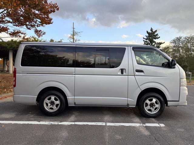 ハイエースバン ロングＤＸ　ＧＬパッケージ　４ＷＤ　ディーゼルターボ　ＡＴ　６人乗り　５ドア　キーレス　　電格ミラー　パワーヒート　ＴＶ　ＳＤナビ　バックカメラ　Ｂｌｕｅｔｏｏｔｈ　ＥＴＣ　アルミホイール　車検Ｒ８年５月　盗難防止装置　ＡＢＳ（14枚目）