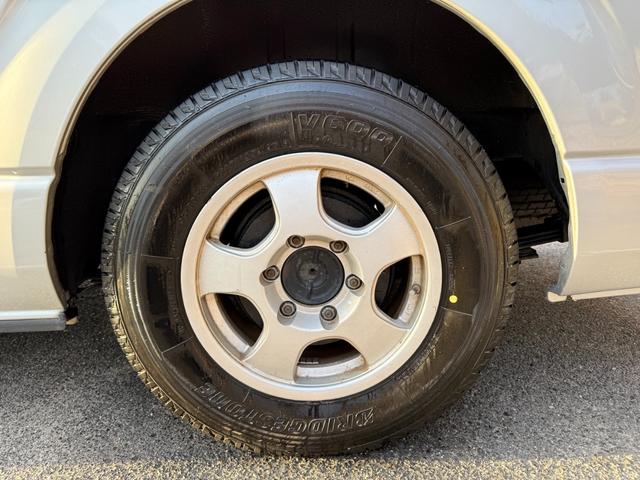 ハイエースバン ロングＤＸ　ＧＬパッケージ　４ＷＤ　ディーゼルターボ　ＡＴ　６人乗り　５ドア　キーレス　　電格ミラー　パワーヒート　ＴＶ　ＳＤナビ　バックカメラ　Ｂｌｕｅｔｏｏｔｈ　ＥＴＣ　アルミホイール　車検Ｒ８年５月　盗難防止装置　ＡＢＳ（32枚目）