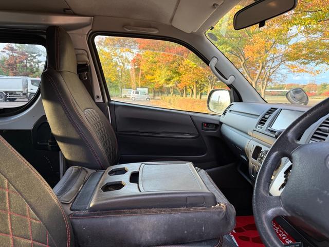 ハイエースバン ロングＤＸ　ＧＬパッケージ　４ＷＤ　ディーゼルターボ　ＡＴ　６人乗り　５ドア　キーレス　　電格ミラー　パワーヒート　ＴＶ　ＳＤナビ　バックカメラ　Ｂｌｕｅｔｏｏｔｈ　ＥＴＣ　アルミホイール　車検Ｒ８年５月　盗難防止装置　ＡＢＳ（40枚目）